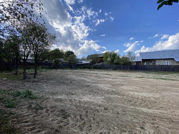 Teren de 1028 mp, în Năruja