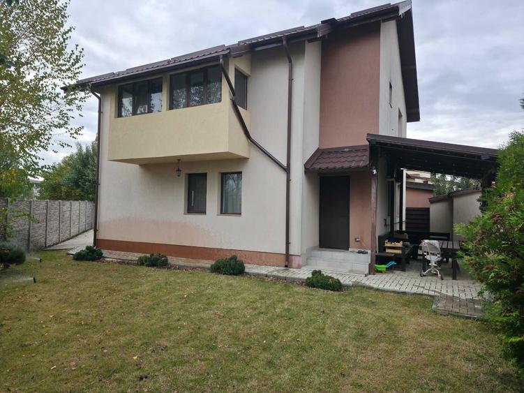 Casă cu 4 camere în Central