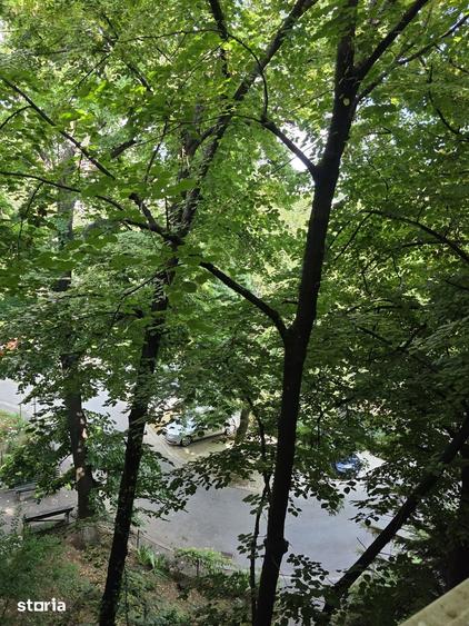 Apartament cu 3 camere decomandat în Drumul Taberei