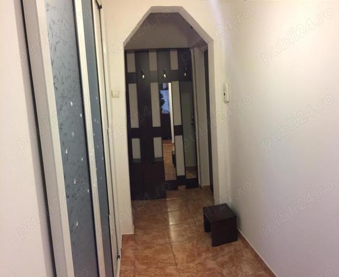 Apartament cu 3 camere semidecomandat în Ghimbav