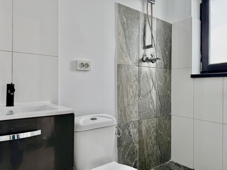 Duplex cu 3 camere cu Canalizare în Sud-Est