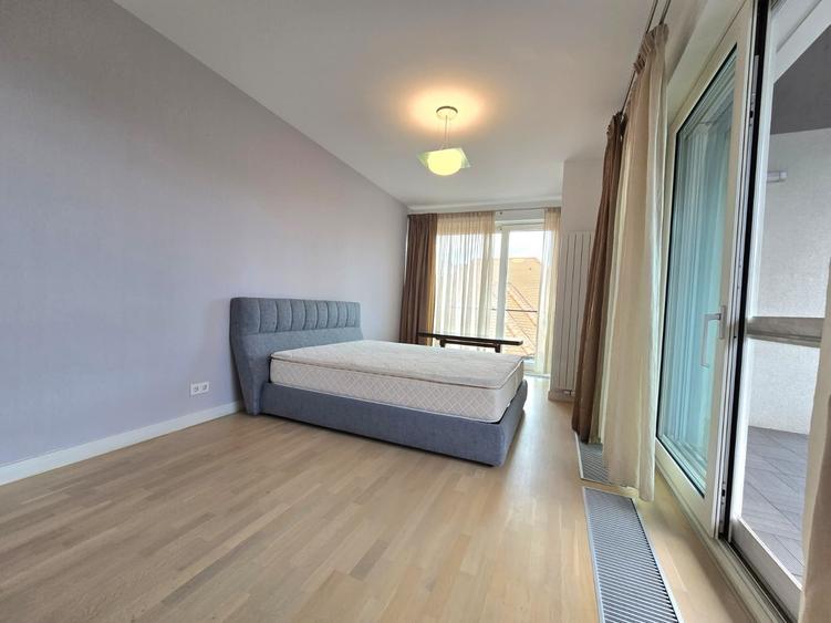 Apartament cu 4 camere în Aviatorilor
