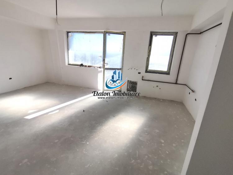Apartament cu 3 camere semidecomandat în Dărmănești