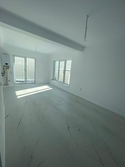 Duplex cu 4 camere cu Canalizare în Central