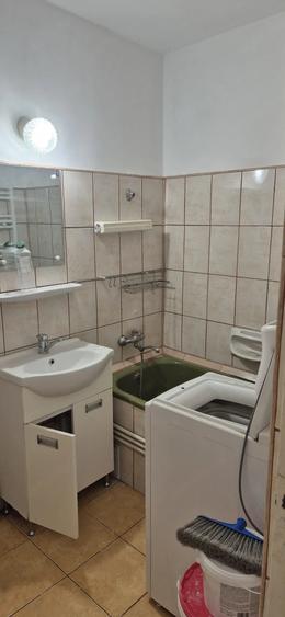 Garsonieră decomandată în Piața Centrală