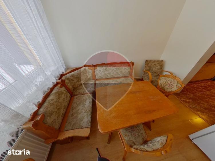 Casă cu 8 camere cu Teren 4906 Mp în Central