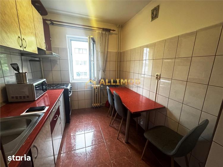Apartament cu 2 camere decomandat în Republicii