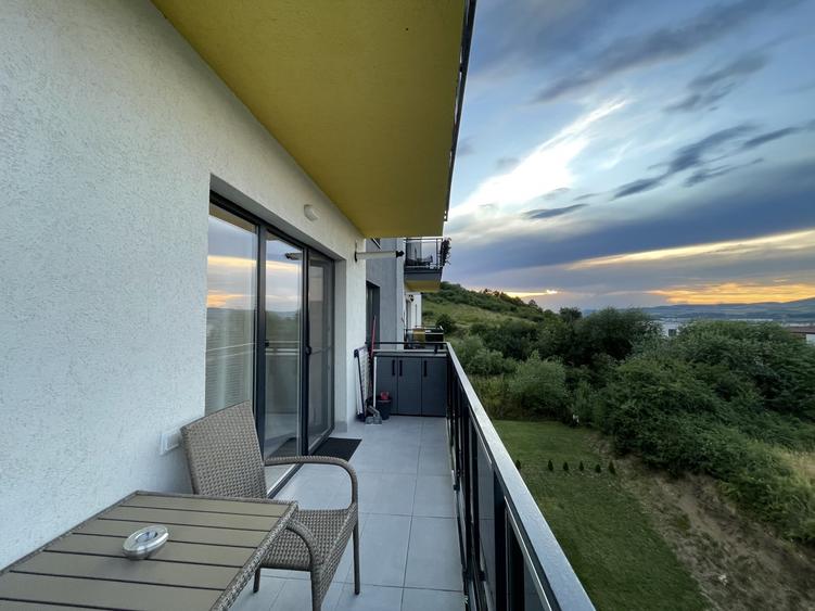 Apartament cu 2 camere semidecomandat, mobilat în Florești