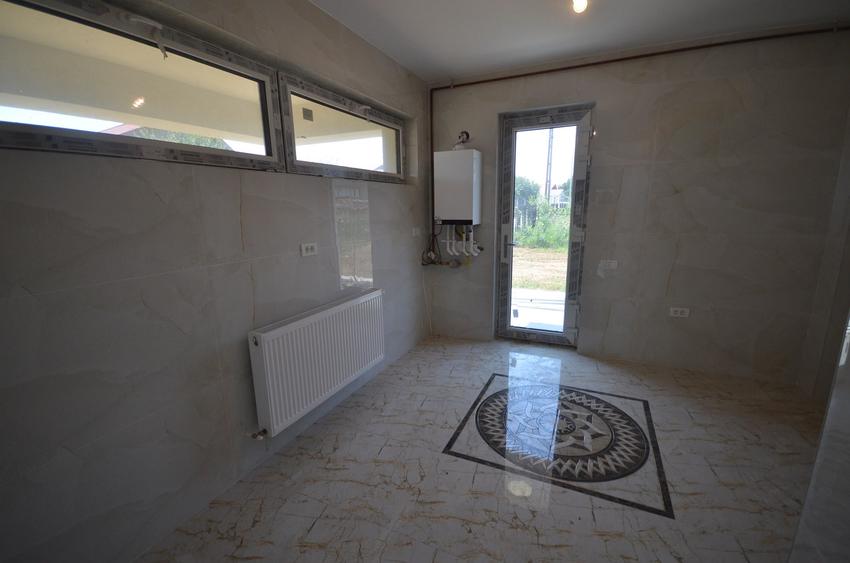 Casă individuală cu 4 camere cu Canalizare în Ștefăneștii de Jos