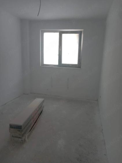 Apartament cu 3 camere decomandat în Florești