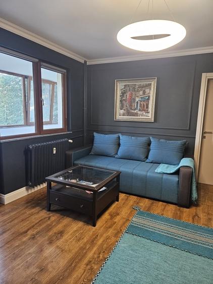 Apartament cu 3 camere semidecomandat în Titan