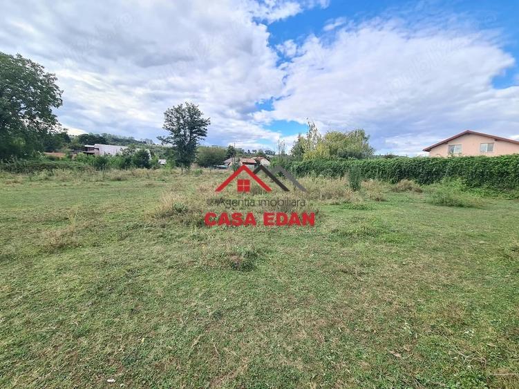 Teren de 3750 mp, în Central