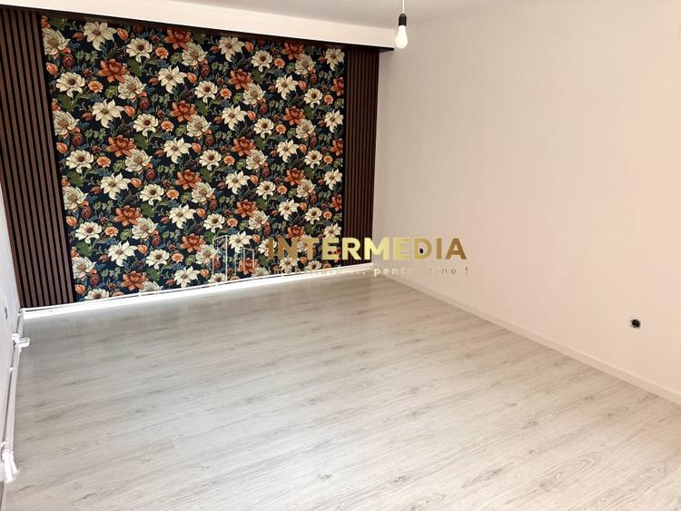 Casă individuală cu 7 camere cu Canalizare în Central