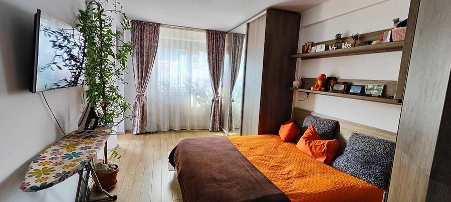Apartament cu 3 camere decomandat, mobilat în Central