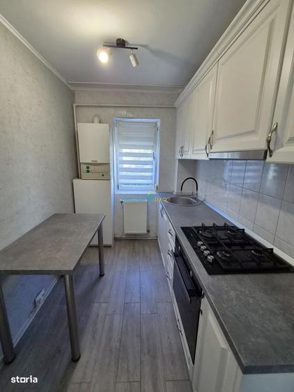 Apartament cu 3 camere semidecomandat în Milcov