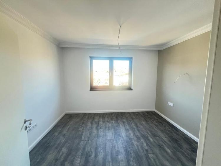 Duplex cu 3 camere cu Canalizare în Sânpetru