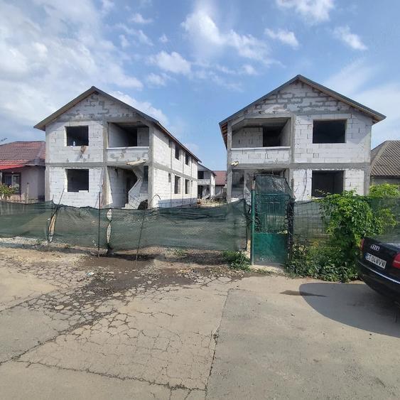 Casă cu Teren 200 Mp în Central