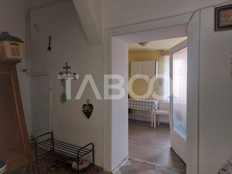 Apartament cu 3 camere semidecomandat, mobilat în Cisnădie