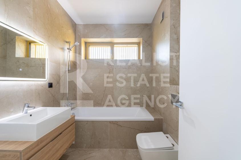 Casă individuală cu 5 camere cu Canalizare în Nord