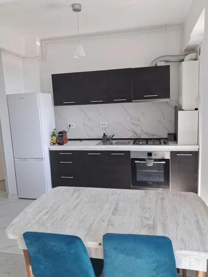 Apartament cu 2 camere semidecomandat, mobilat în Păcii