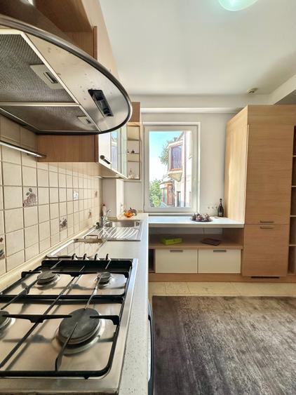 Apartament cu 3 camere decomandat, mobilat în Primăverii