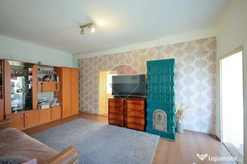 Casă cu 4 camere cu Teren 620 Mp în Santăul Mare