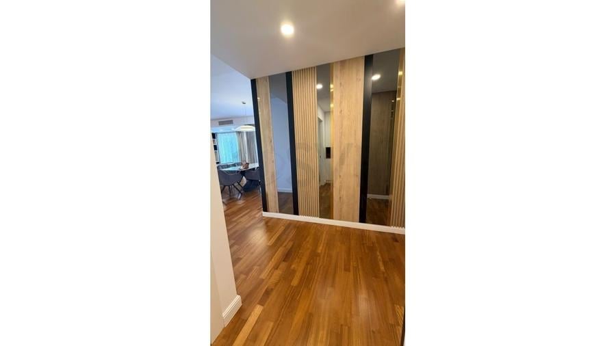 Apartament cu 3 camere semidecomandat, mobilat în Băneasa
