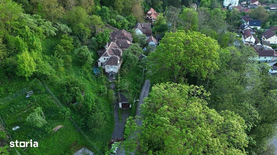 Casă cu 6 camere cu Teren 2600 Mp în Central