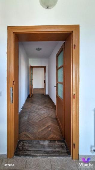 Casă cu 5 camere cu Teren 483 Mp în Trei Stejari
