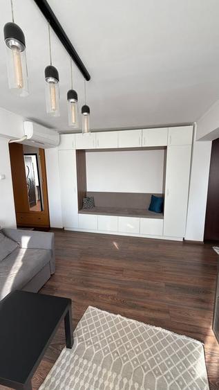 Apartament cu 3 camere semidecomandat în Măgurele