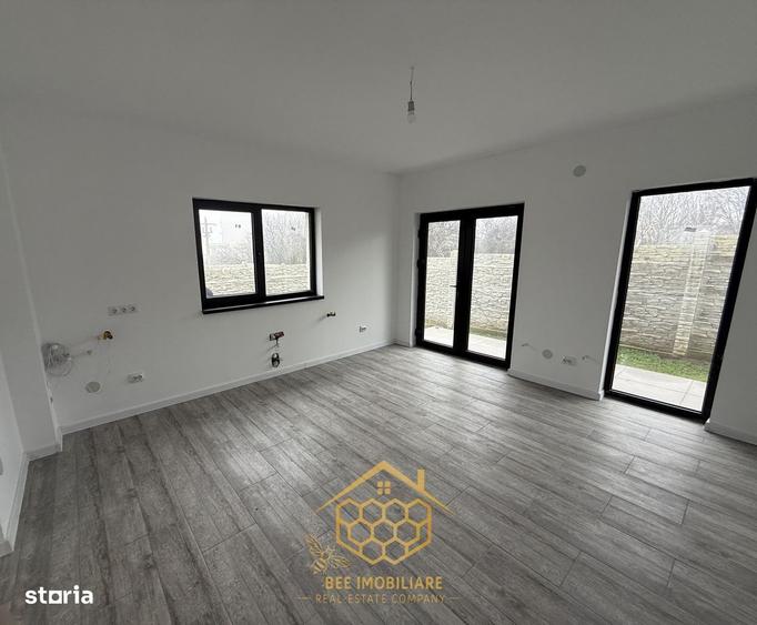Casă cu 4 camere cu Teren 300 Mp în Șimnicu de Jos