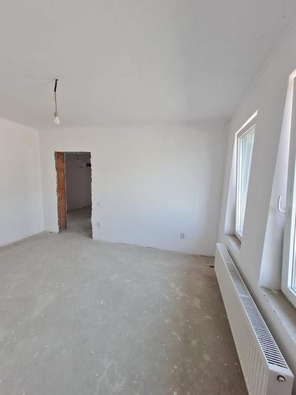 Duplex cu 4 camere cu Canalizare în Parța