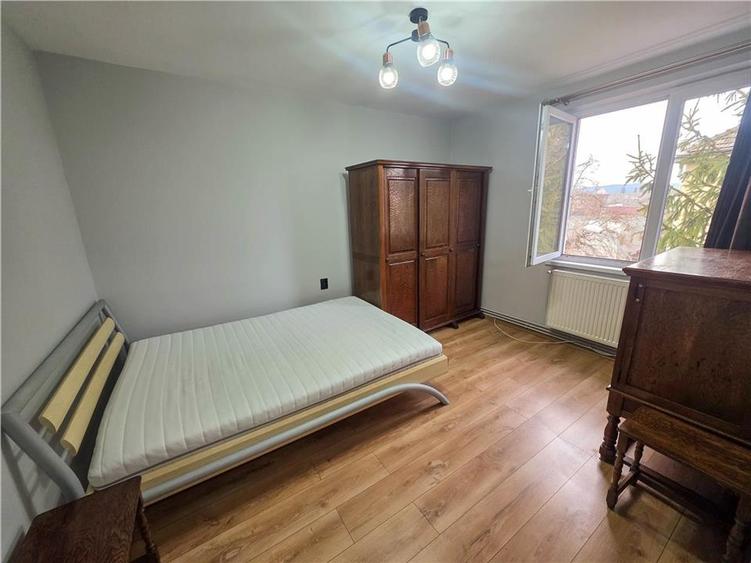 Apartament cu 2 camere semidecomandat în Cornișa