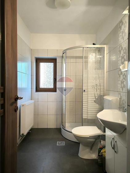 Casă cu 4 camere cu Teren 250 Mp în Sud