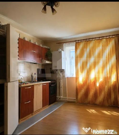 Apartament cu 3 camere decomandat în Siret