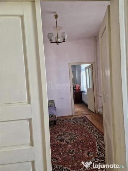 Casă cu 4 camere cu Teren 241 Mp în Central