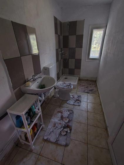 Casă cu 2 camere cu Teren 4500 Mp în Central