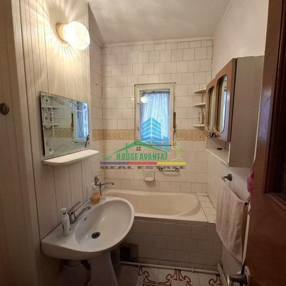 Apartament cu 3 camere semidecomandat în Gară