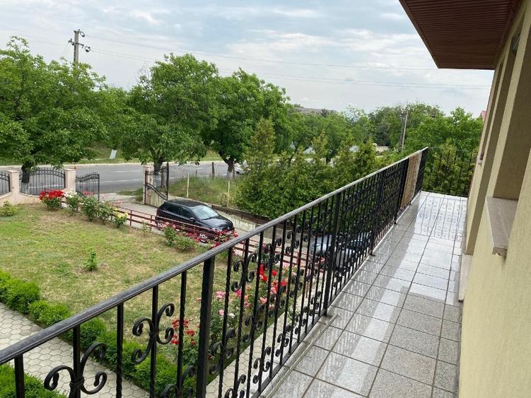 Casă individuală cu 5 camere cu Canalizare în Crucea de Jos