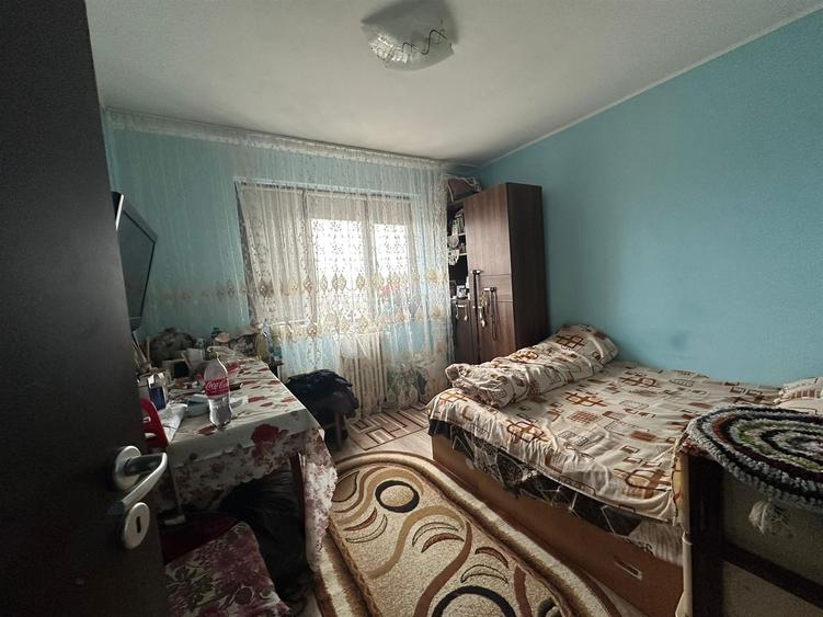 Apartament cu 3 camere decomandat în Gară