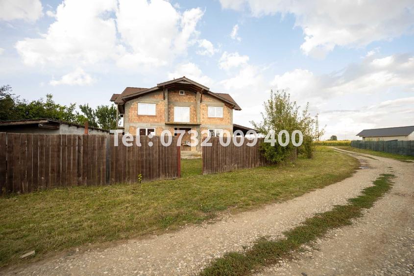 Casă cu 4 camere în Hălchiu