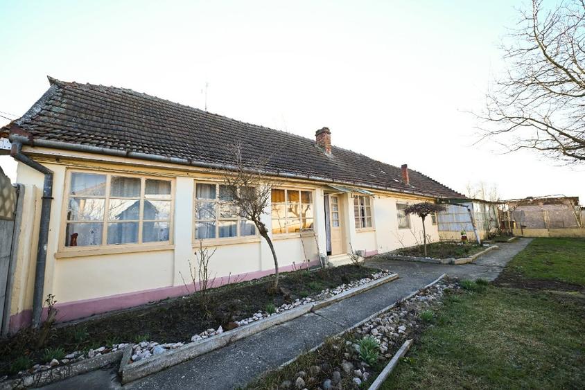 Teren Construcții intravilan de 1475 mp, în Periferie