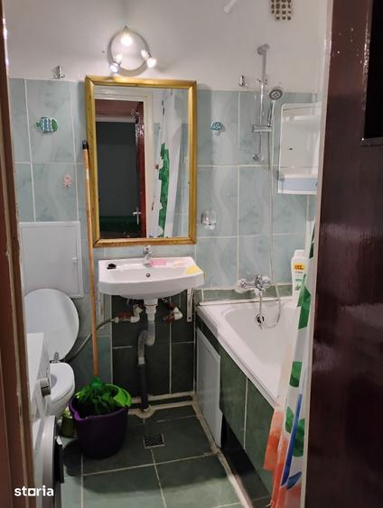 Apartament cu 3 camere decomandat în Berceni