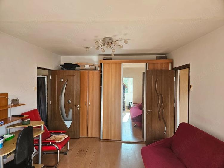 Apartament cu 2 camere semidecomandat în Soarelui