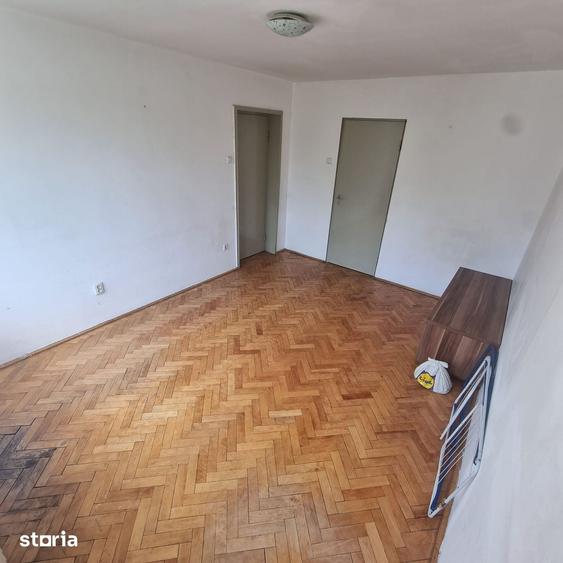 Apartament cu 2 camere decomandat în Plopilor