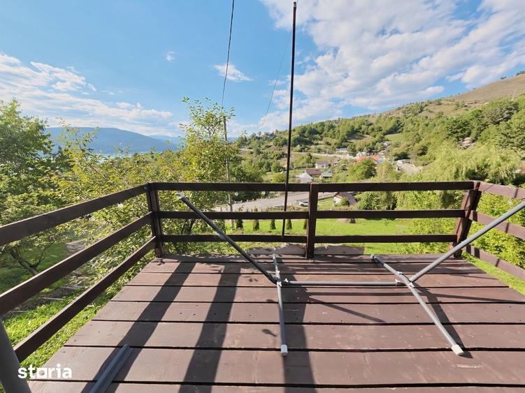 Casă cu 5 camere cu Teren 4258 Mp în Hangu