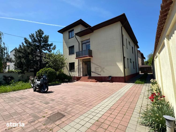 Casă cu 10 camere cu Canalizare în Sisești