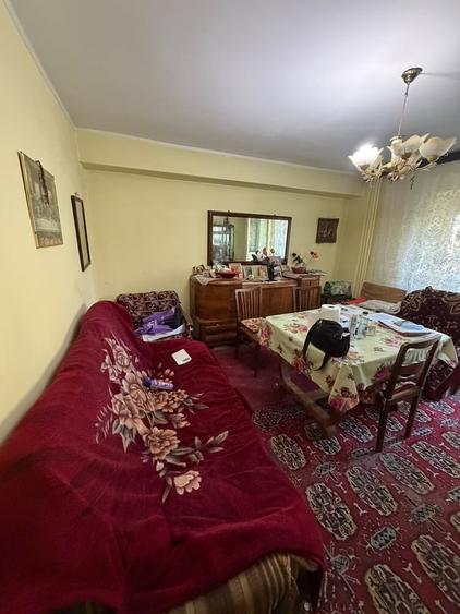 Apartament cu 3 camere decomandat în Tineretului