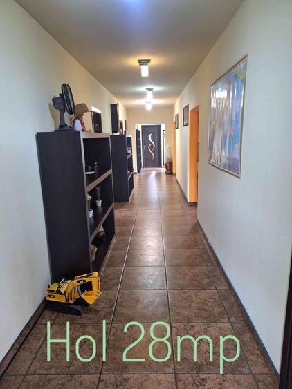 Casă cu 5 camere cu Teren 1325 Mp în Central