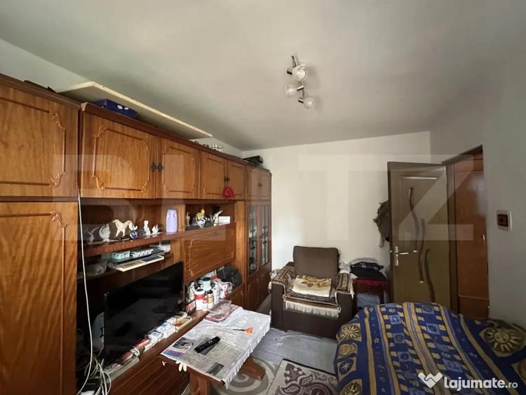 Apartament cu 3 camere decomandat în Botizului